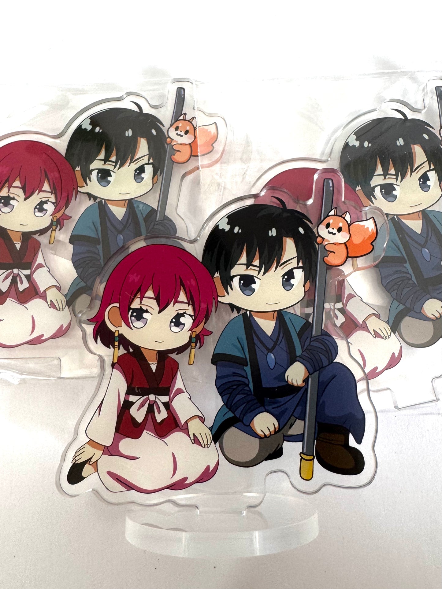 STAND ACRYLIQUE YONA